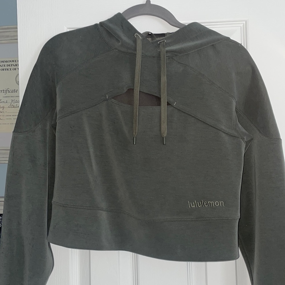 Lululemon cropped hoodie